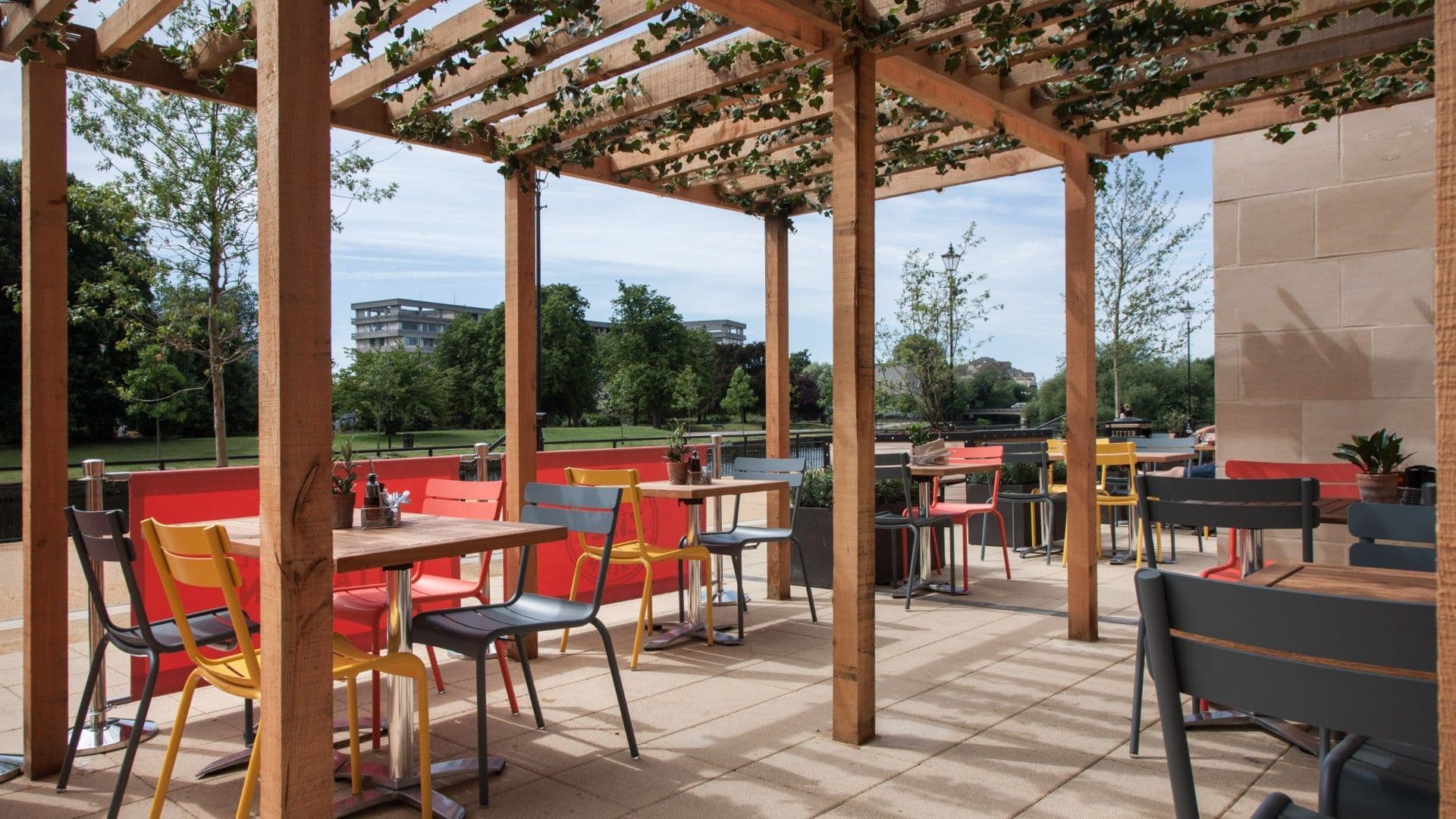 Outdoor seating area Zizzi Bedford