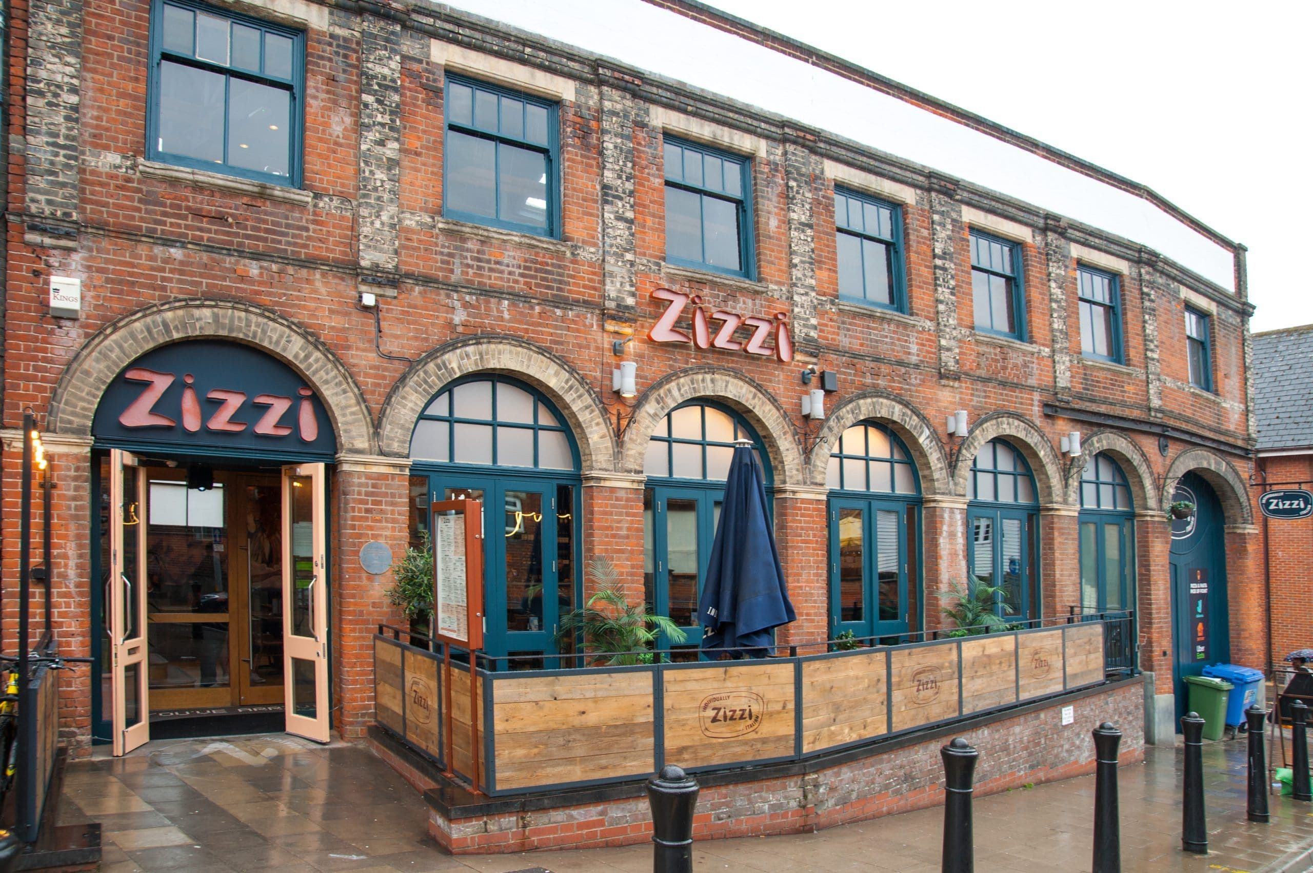 Zizzi Colchester outside seating