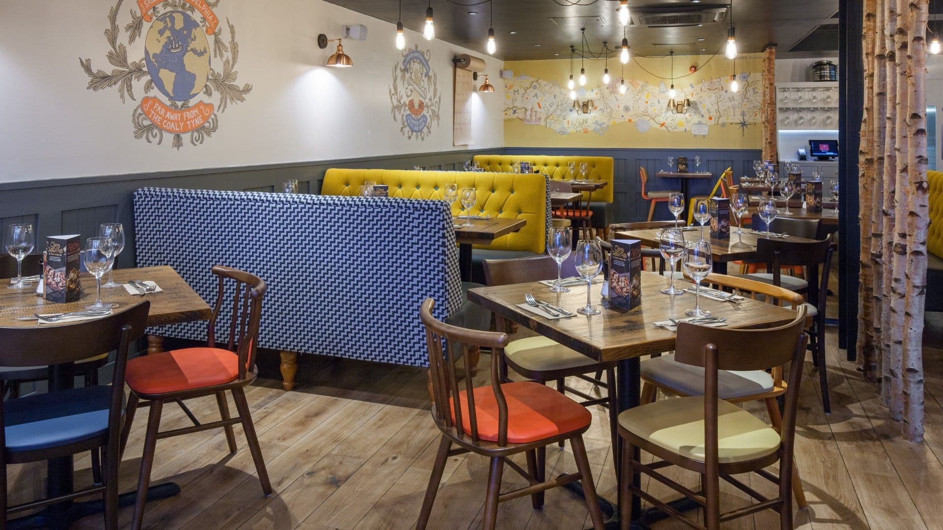 Table and chairs Zizzi Durham