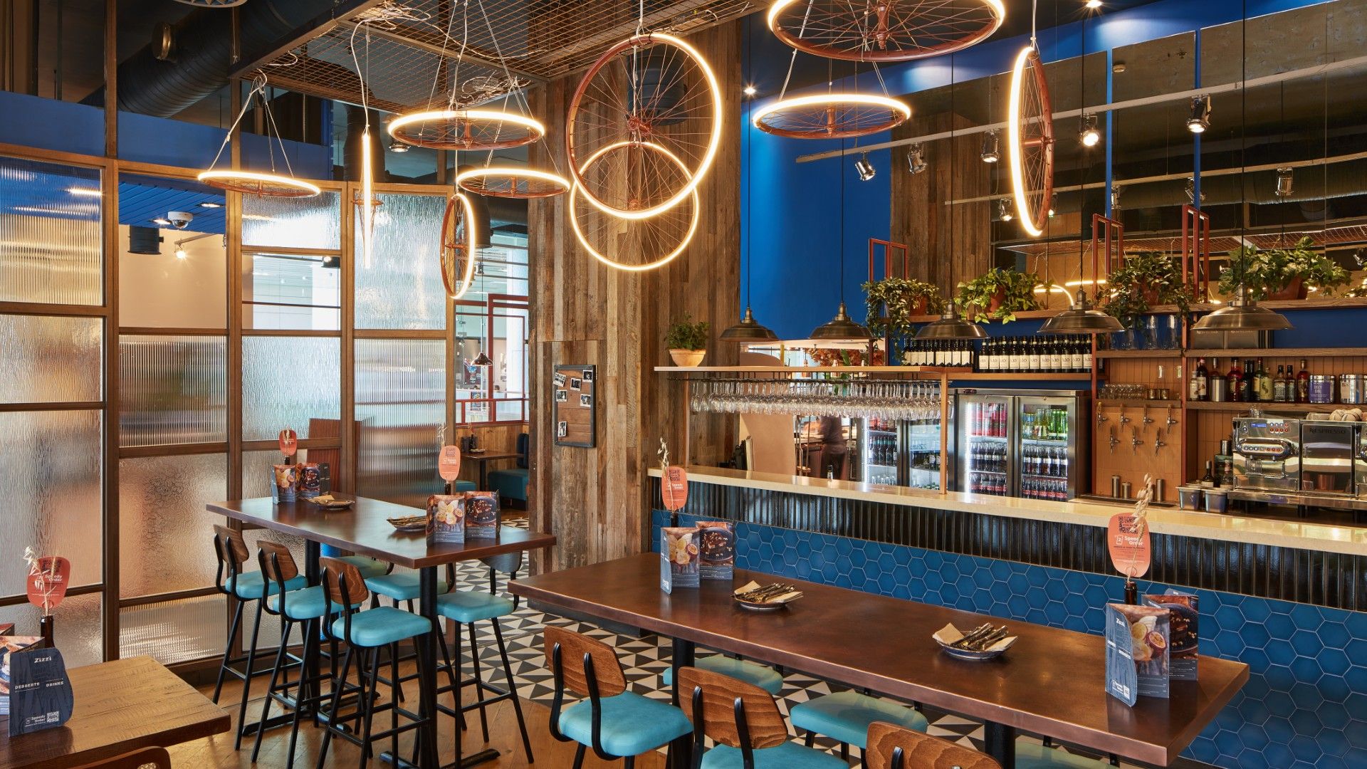 Tables and chairs Zizzi Westfield White City 