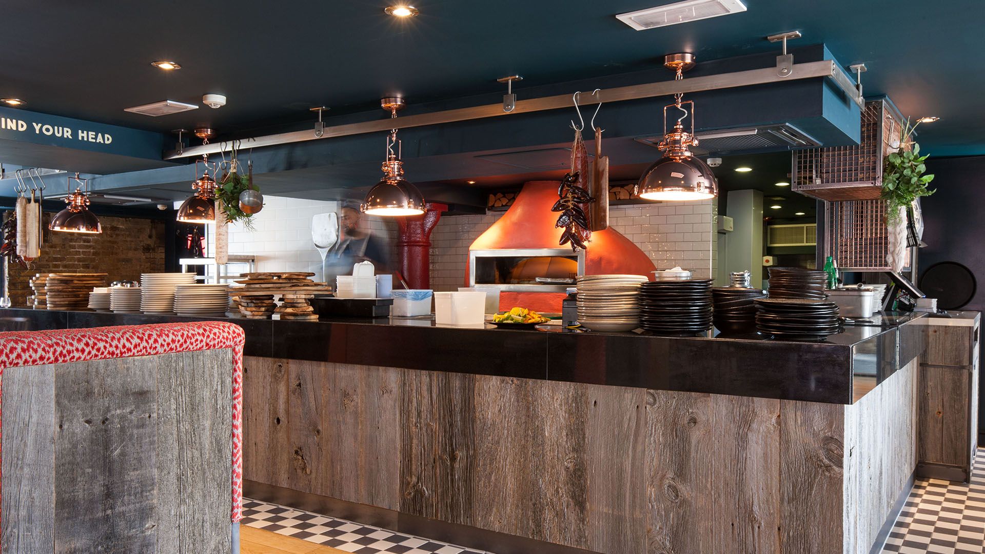 Zizzi-Italian-St-Katherines-Dock-hero 