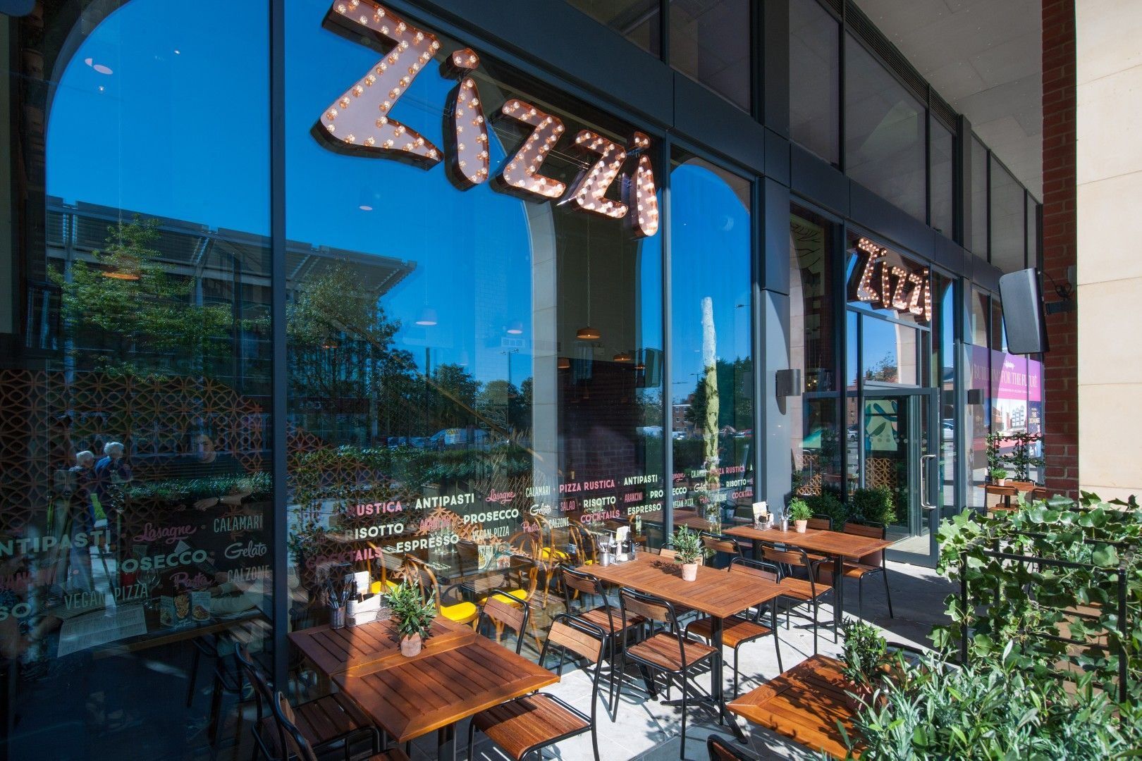 Exterior Seating area Zizzi Aylesbury 