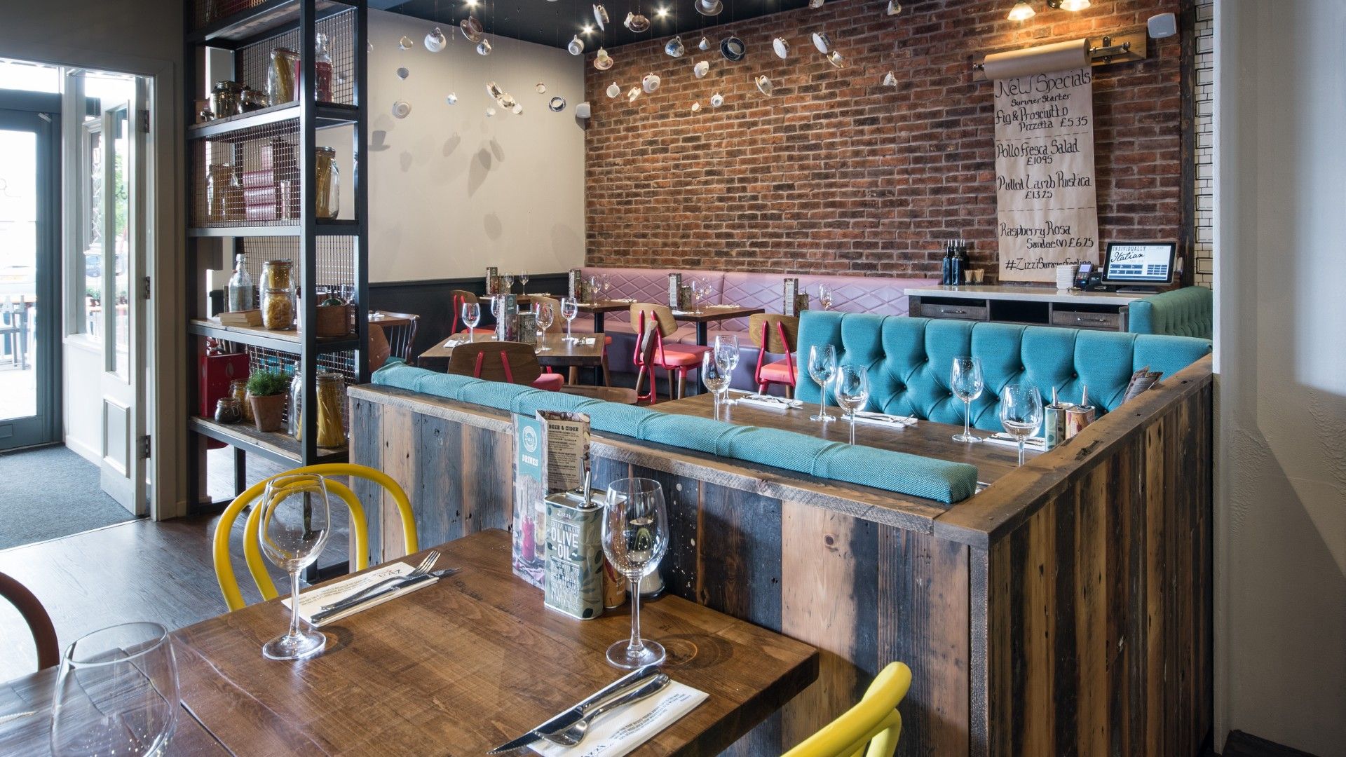 Table view of Zizzi Cheshire Oaks 