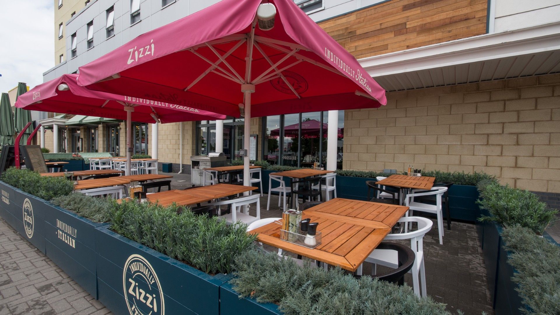 Exterior view of Zizzi Cheshire Oaks. 