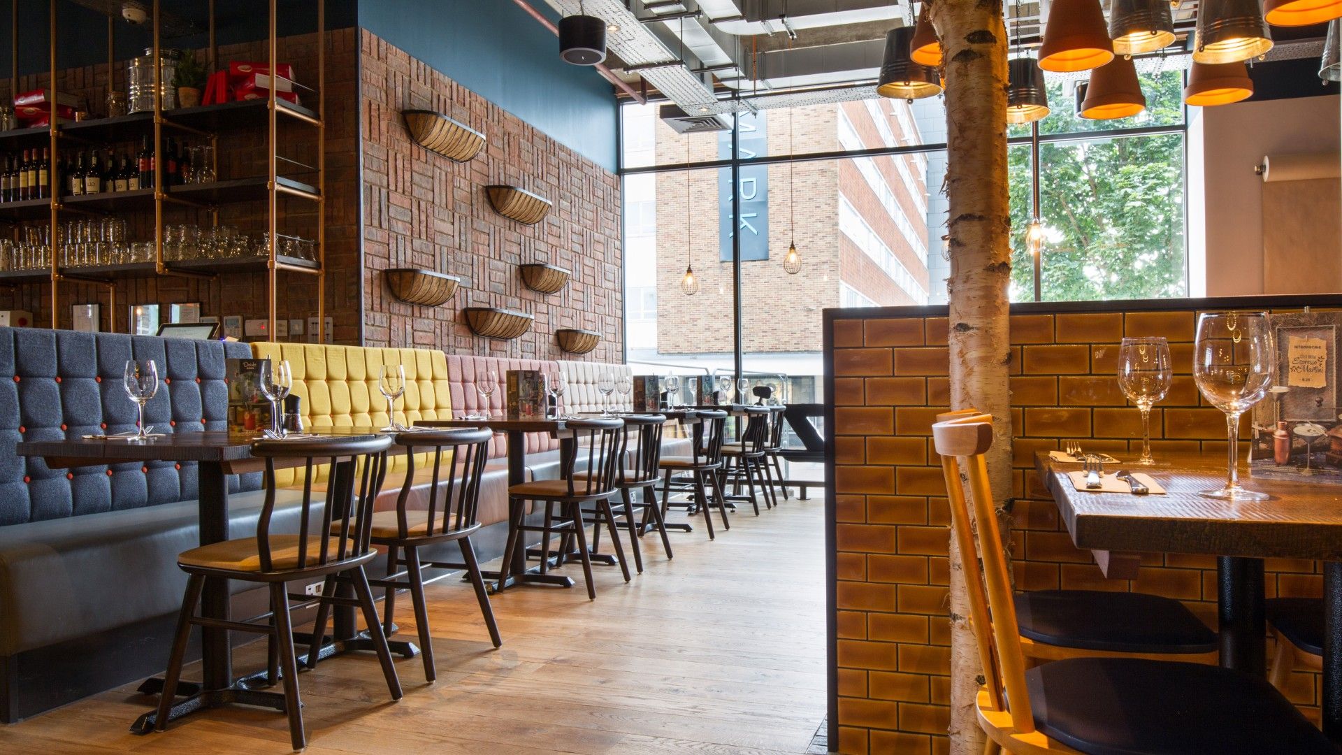 Tables and chairs Zizzi Coventry 