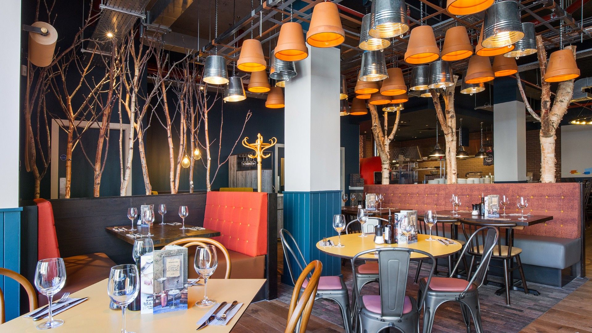 Tables and chairs Zizzi Coventry 