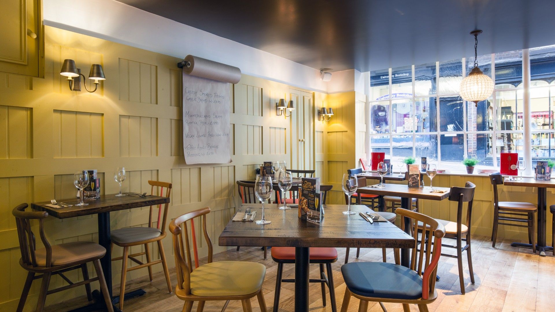 Table and chairs Zizzi Durham 