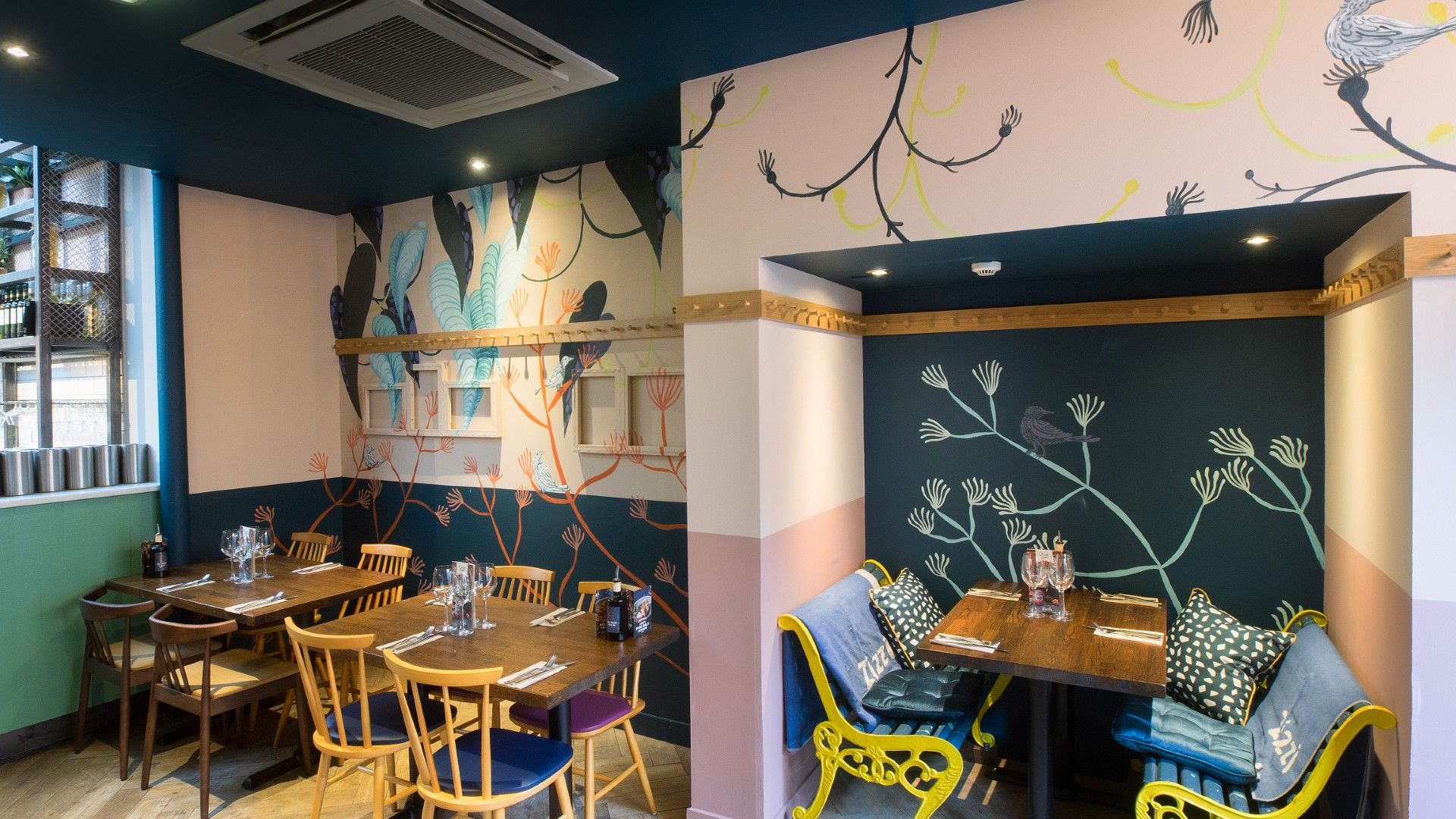 Tables and chairs Zizzi Glasgow West 