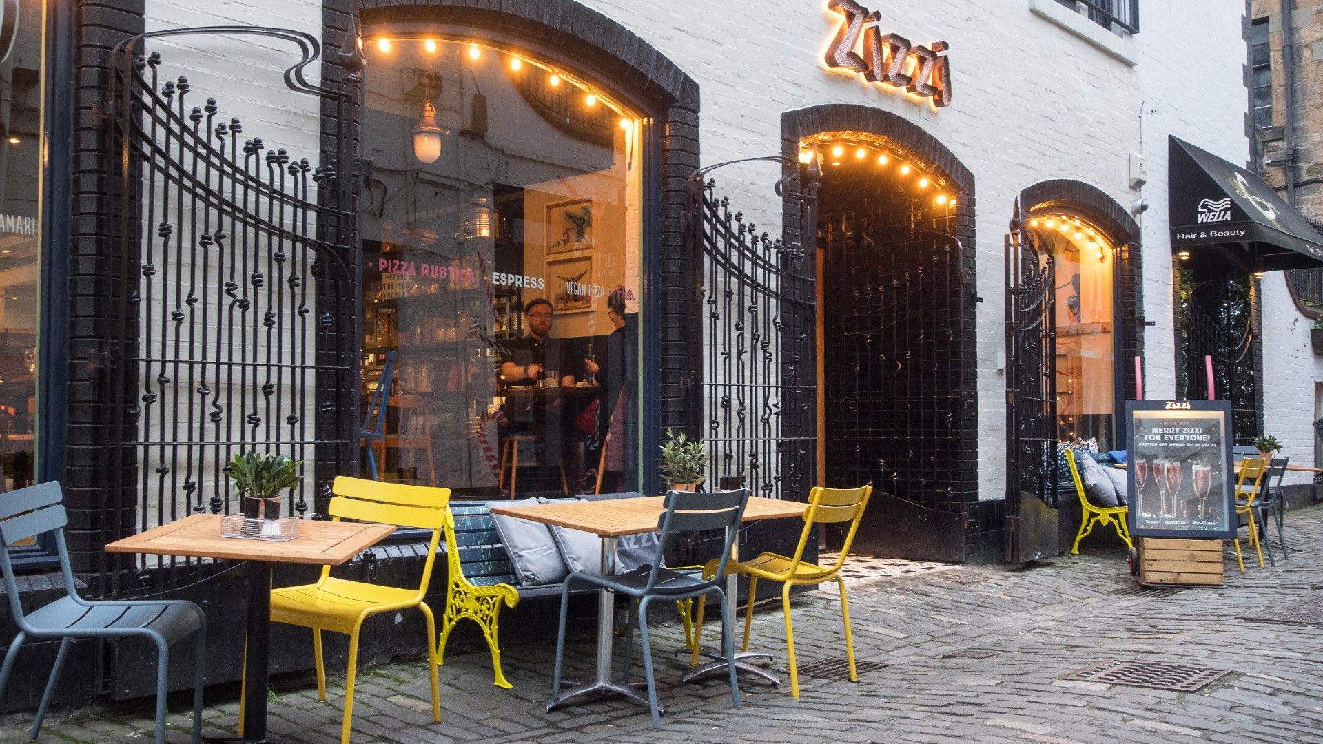Exterior view of Zizzi Glasgow West 