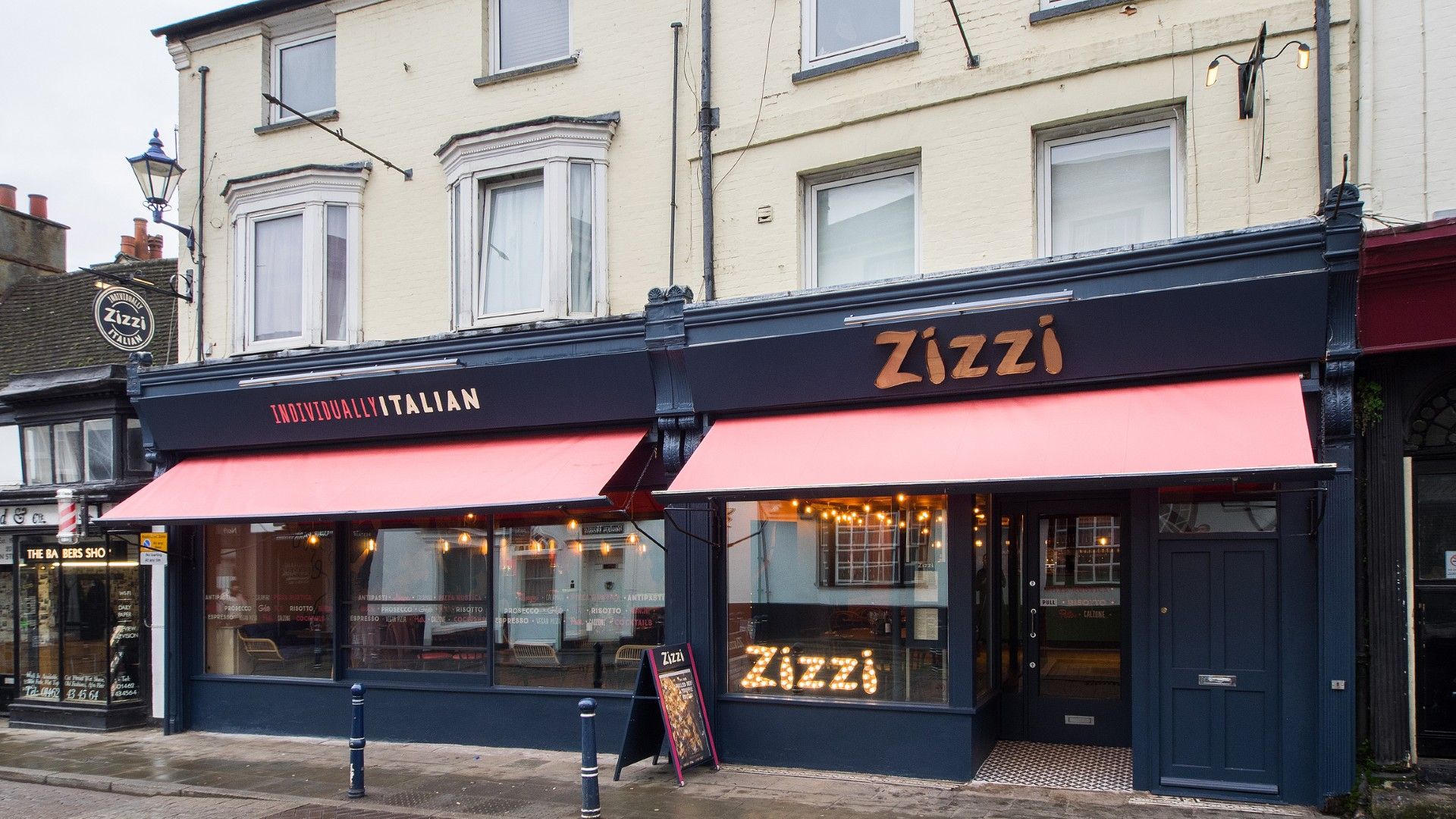 Exterior view of Zizzi Hitchin. 