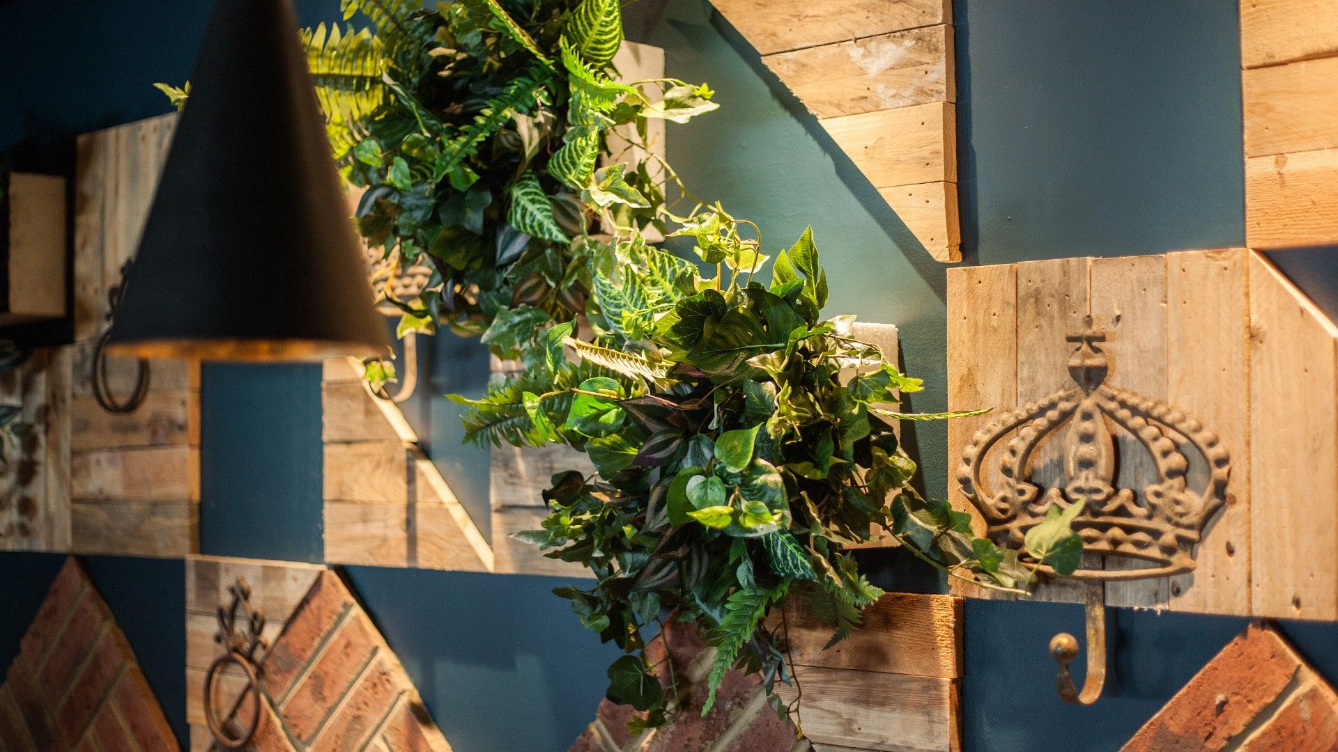 Art wall Zizzi Sutton. 