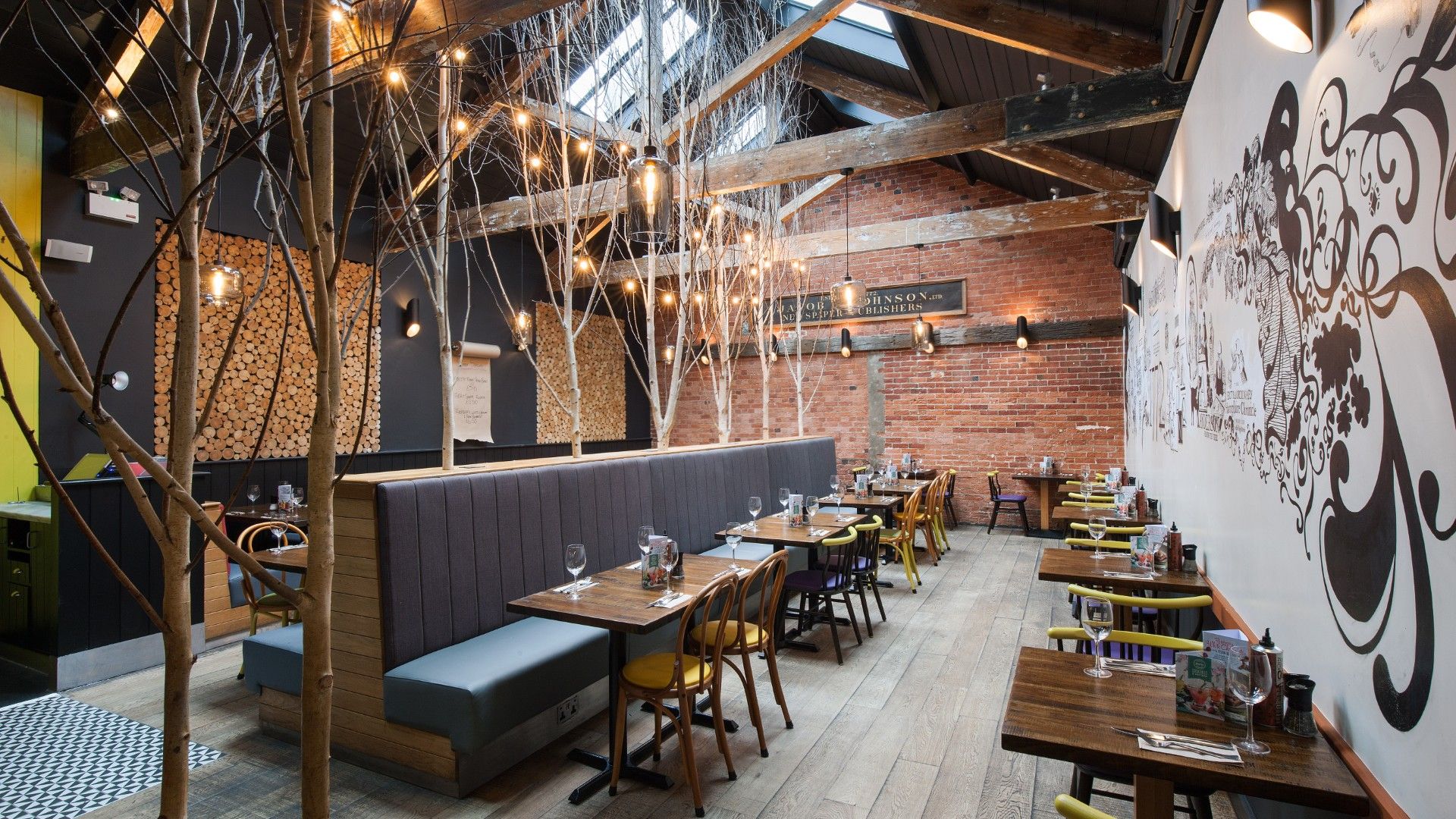 Chairs and tables Zizzi Winchester. 