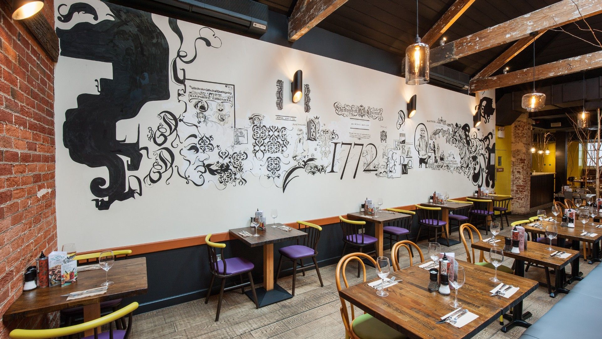 Chairs and tables Zizzi Winchester. 